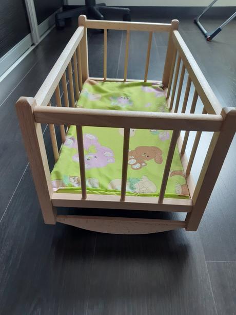 Drevenná kolíska pre bábiky, 