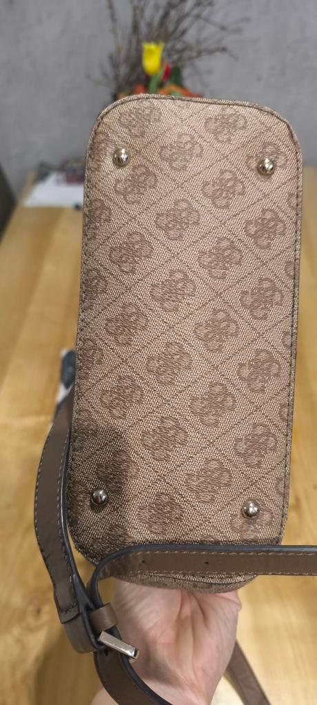 Kabelka guess, guess