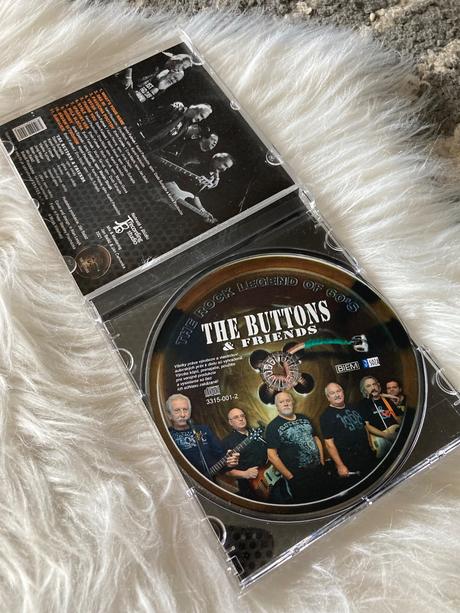 Cd the buttons and friends,