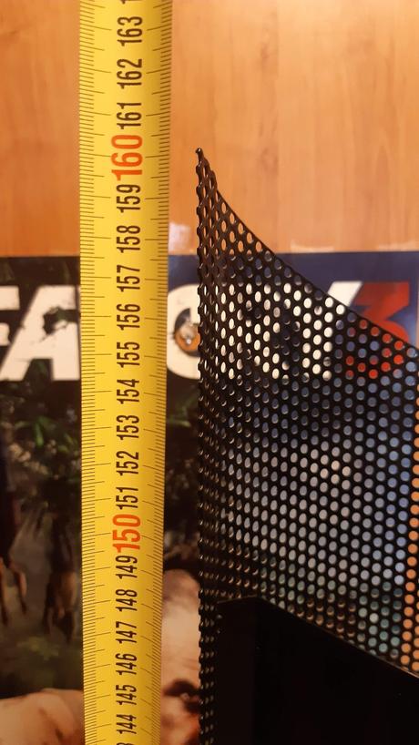 Predám železný stojan na cd výška160cm., 