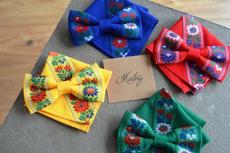 Pánska folklorna vreckovka a motýlik,