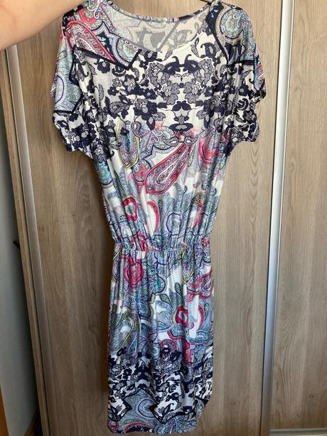 Šaty s gumičkou v pase, 42