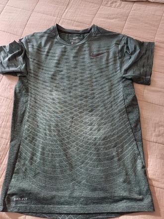 Parádne športové tričko nike dri- fit č.s, s