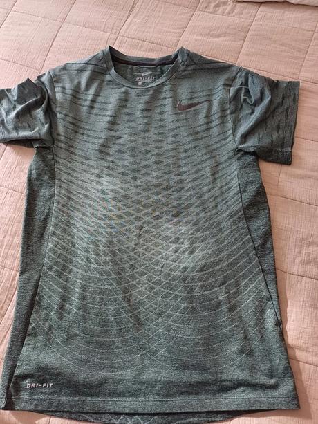 Parádne športové tričko nike dri- fit č.s, s