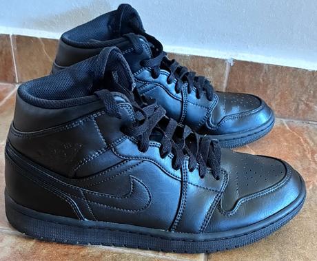 Nike air jordan 1 mid triple black veľ. 42, air jordan,42