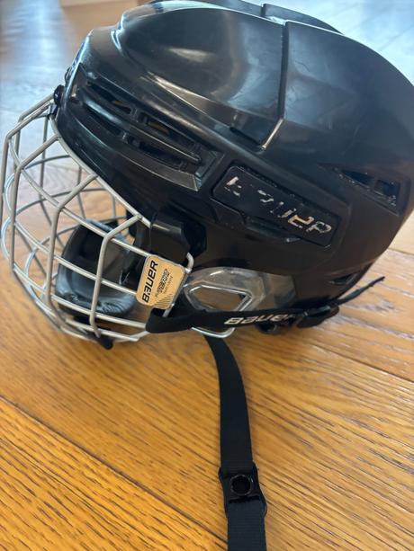 Hokejova prilba bauer, bauer,s