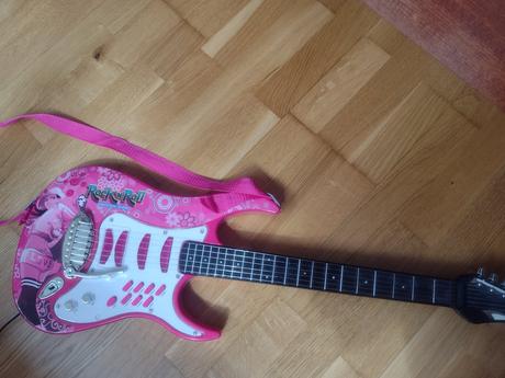 Gitara, mikrofón a reproduktor, 