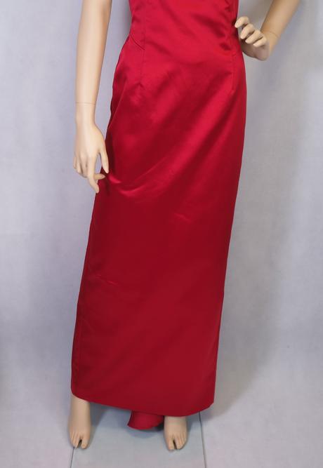 Kvalitné červené spoločenské šaty, s