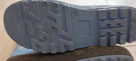 Gumáky č. 32 a 33, 32