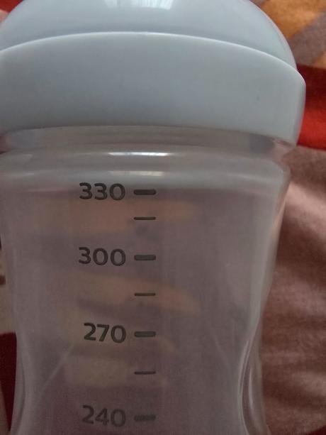 Fľaška 330 ml a 260 ml + savičky (cumle), avent