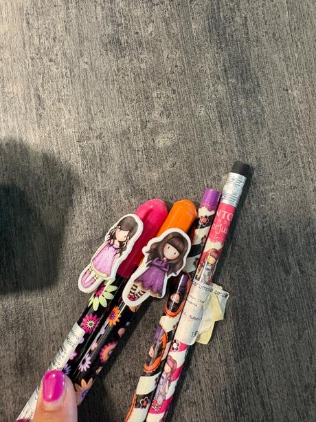 Santoro dievčenské školské veci,