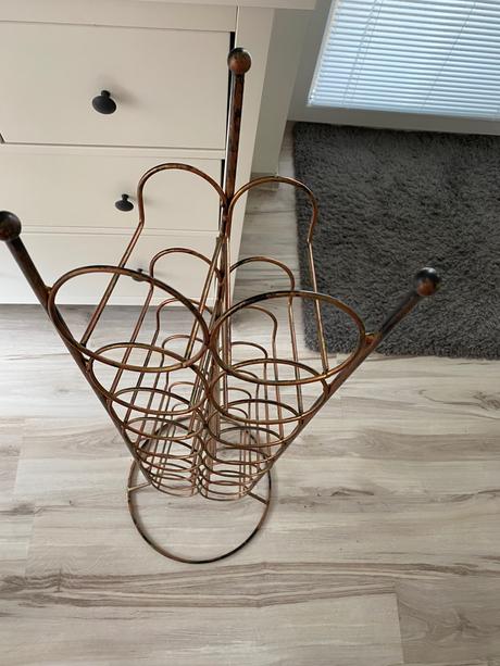 Krásny medený stojan na vínové fľaše, 