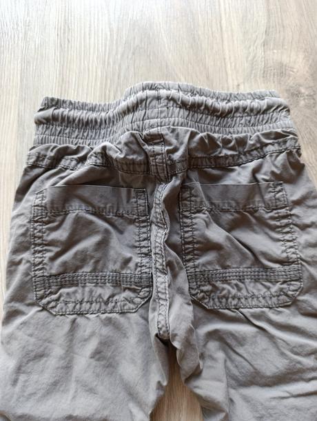 Sivé nohavice teplejšie, f&f,86