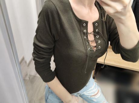 Tričko so šnurovaním, s