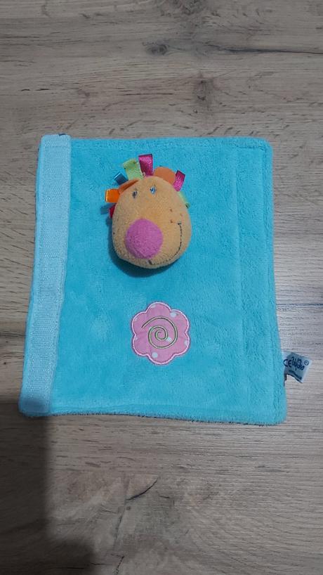 Hracka na pas v aute, 