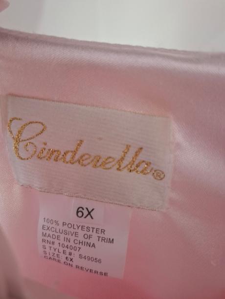 Cinderella šaty, 116