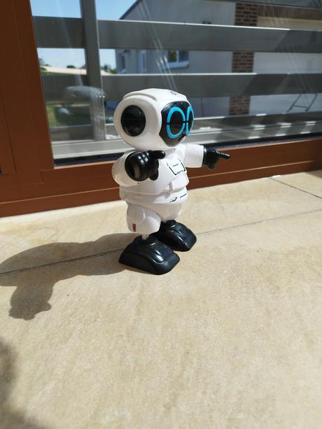 Tancujúci robot, 