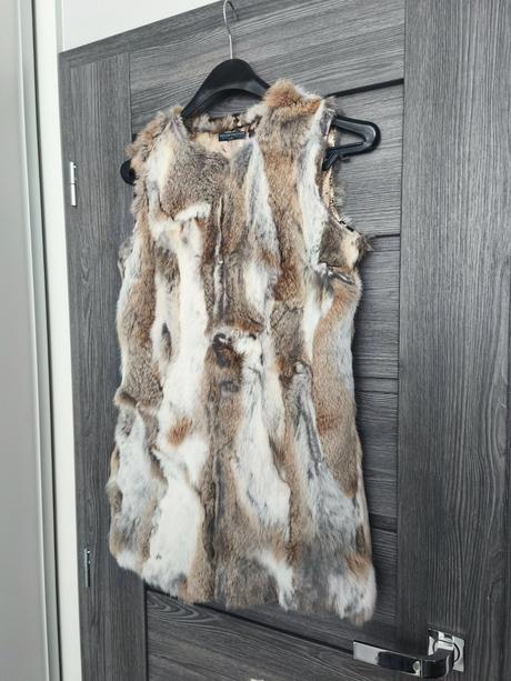 Vesta z pravej kozusiny rinascimento, s