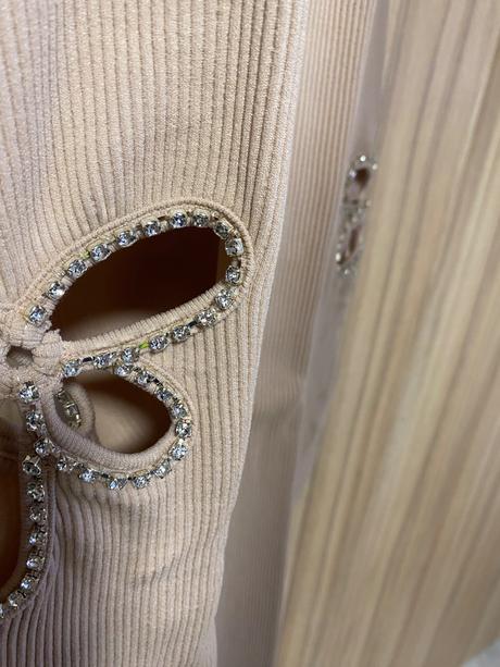 Šaty s kamienkami, bershka