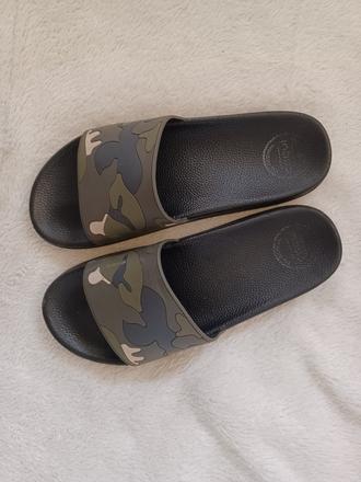 Maskáčové šľapky, 45