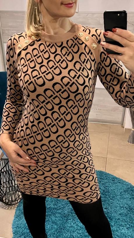 Dámske úpletové šaty vzorované so zlatými gombíkmi, l / m / s