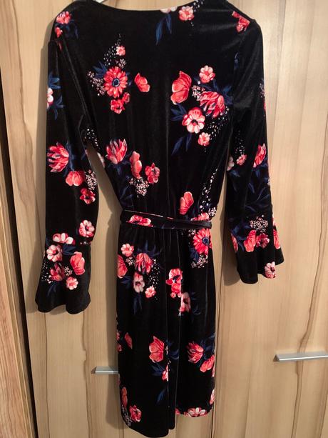 Príležitostné šaty, 36