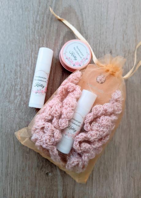 Šípkový balzam na pery,