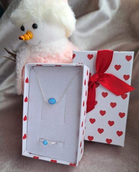 Strieborný náramok a prsteň opál modrý,