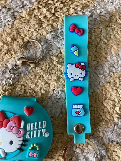 Hello kitty zrkadielko a prívesok,