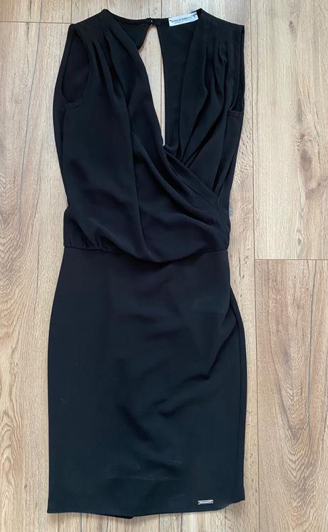 Saty s odhalenym chrbtom rinascimento, s