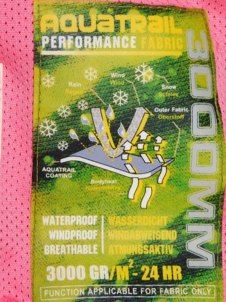 Kvalitna lyziarska bunda s odonimatelnou kapucnou, 36