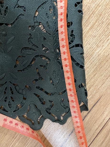 Kvalitne šaty z krajky, m