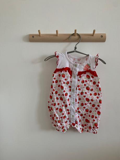 Letný overal opalovačky s jahodami, 68