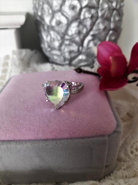Trblietavý prsteň-srdce swarovski,