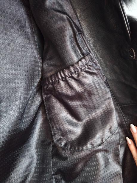 Krasna prava vesta z polarnej lisky, s