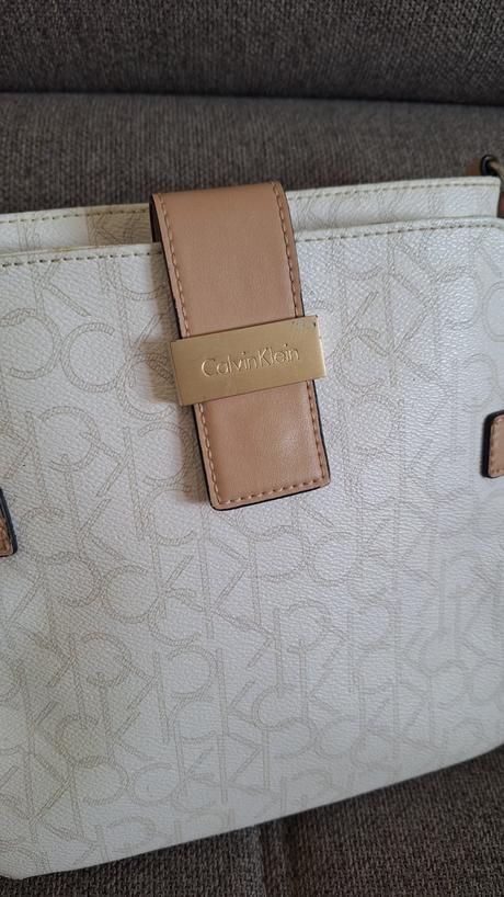 Kabelka 23.5cmx24cm, calvin klein