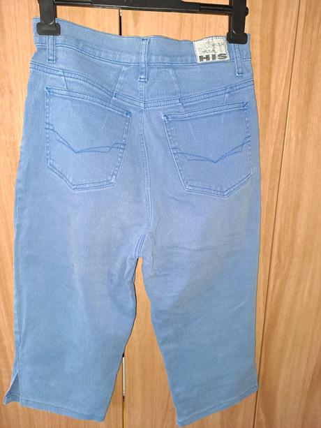 Kraťasy s vysokým sedom, 38