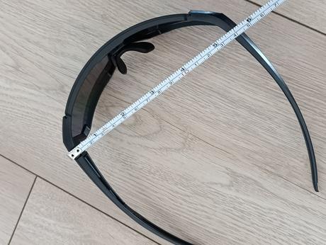 Slnečné cyklistické či športové okuliare,