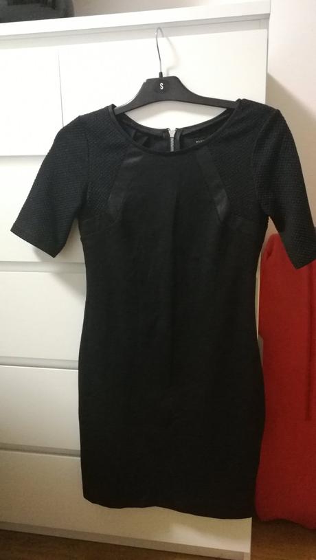 Cierne saty, reserved,s