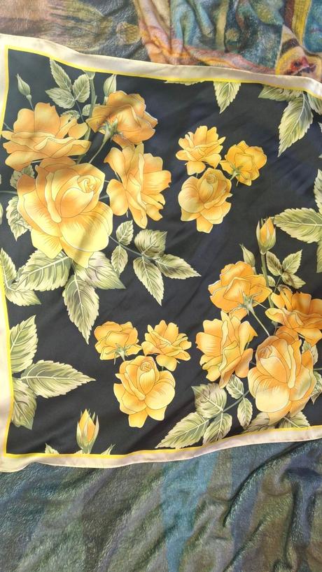 Žlto čierna šatka, 68