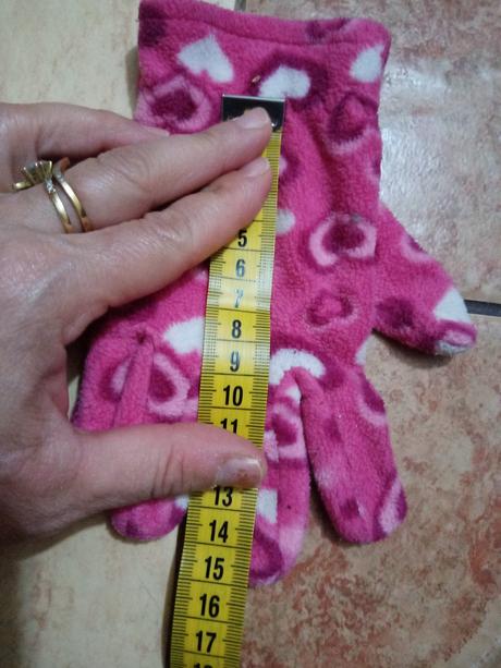 Dievčenska rukavice, 122