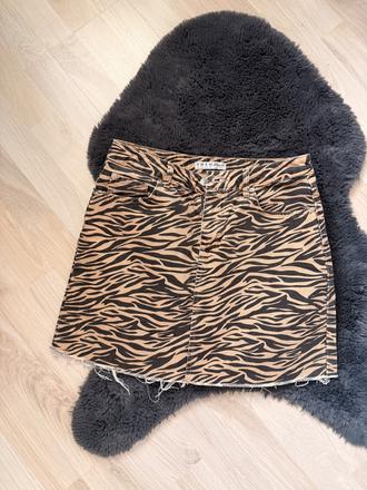 Zebrovana kratka sukňa primark, primark,m