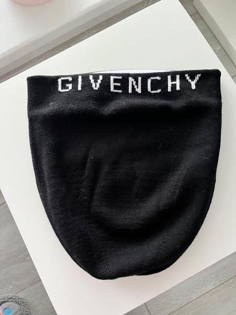 Čiapka givenchy, 