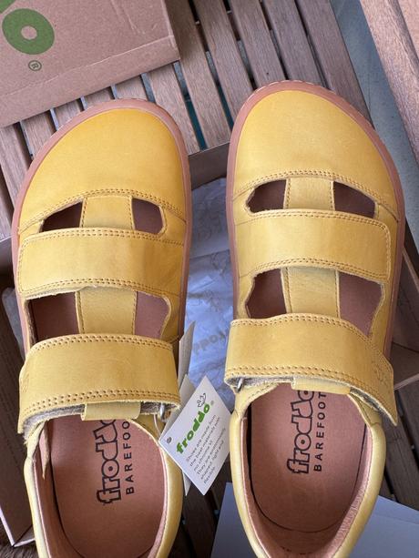 Celokozene sandale, froddo,39