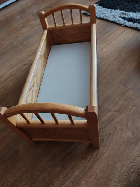 Postieľka pre bábiky, 