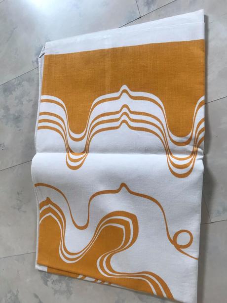 Kvalitný ľanový obrus,