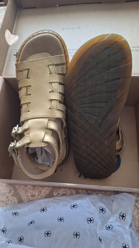 Sandalky dr. martens, 38