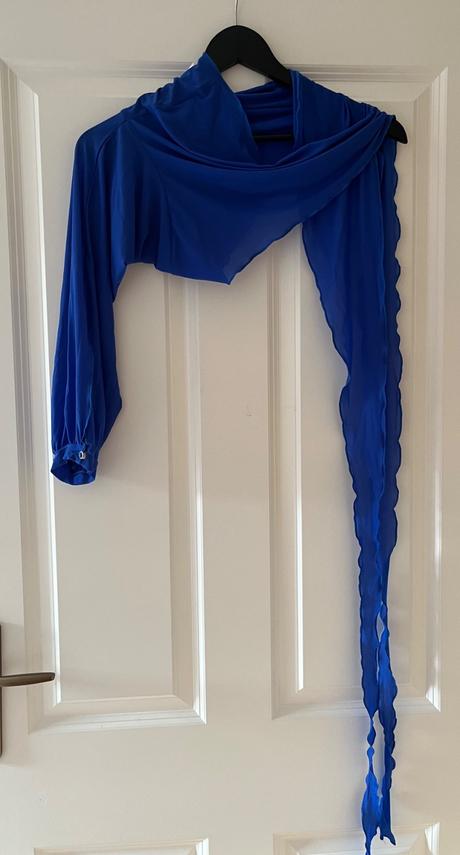 Extravagantný modrý crop top, m/38, m