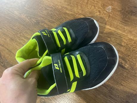 Platené tenisky v. 31, 31