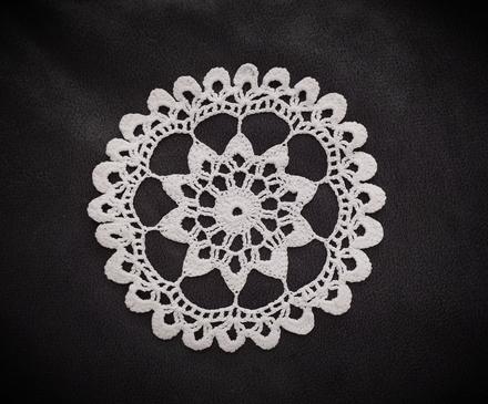 Biely háčkovaný obrus/háčkovaná dečka,